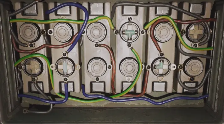 Opening floodgate Fuse Box in The Sinking City 2